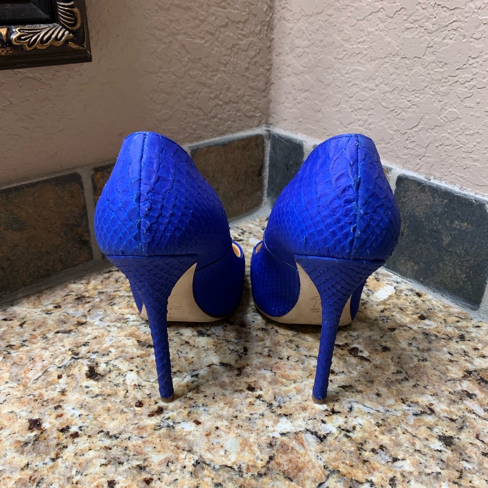 Giuseppe Zanotti Yvette Blue Python Heels Sz 39 - image 2